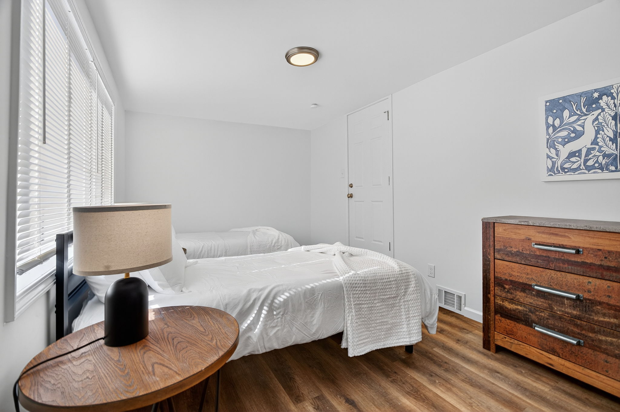 4 Bedrooms Bedrooms, ,2 BathroomsBathrooms,Woodford Rentals,For Rent,1385